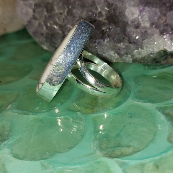 Teardrop Howlite Large Statement Ring - Picture 4 of 6